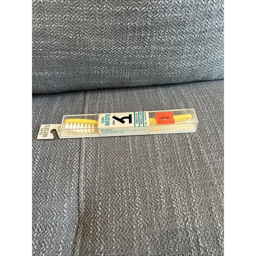 Dr. Wests Toothbrush Cooper Soft Regular Yellow Since 1926 VINTAGE NOS